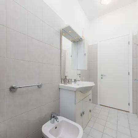 Free Private Parking - 5 Min To Metro - Access Control Guard - Quiet Apartment Milan Exterior photo